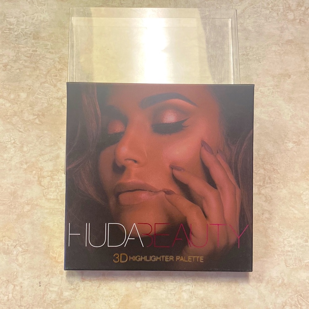 HUDA BEAUTY 3D Highlighter Palette
